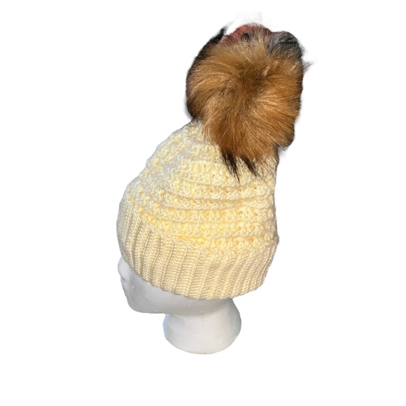 Hand crafted Unisex crochet Hat Beanie with Raccoon Faux Fur Pom Pom - Picture 2 of 4